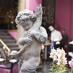 Dorsia Hotel & Restaurant